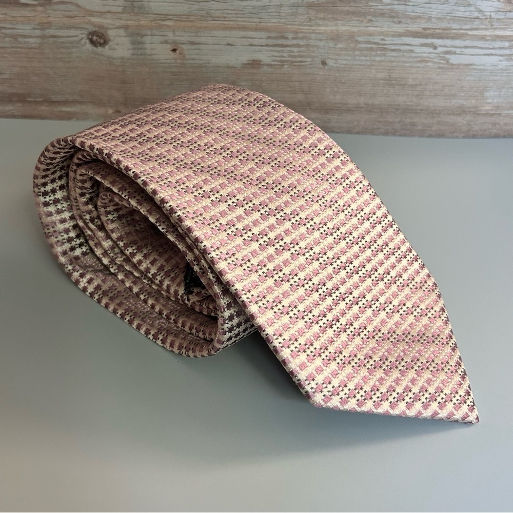 Calvin Klein Silk Pink and Silver Patterned 57.5” Tie